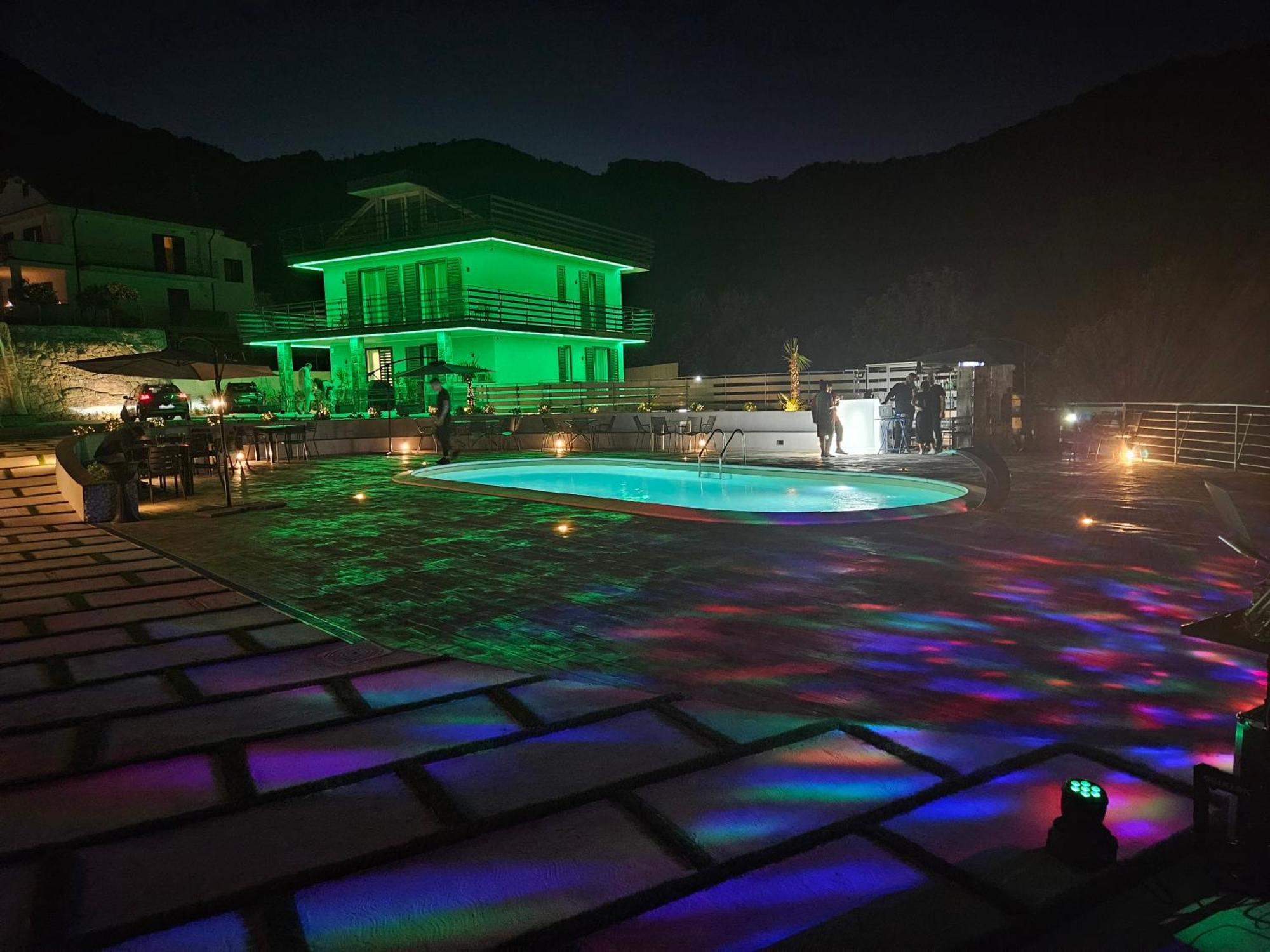 Appartamento Emma Con Piscina - Vista Mare"Tenuta Croce" 萨莱诺 外观 照片